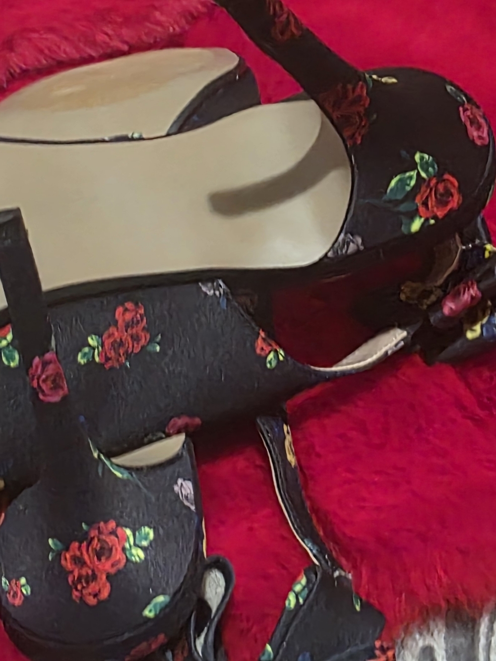 Betsey Johnson Black Floral Pointed Toe Slingback Pumps - Picture 4 of 4
